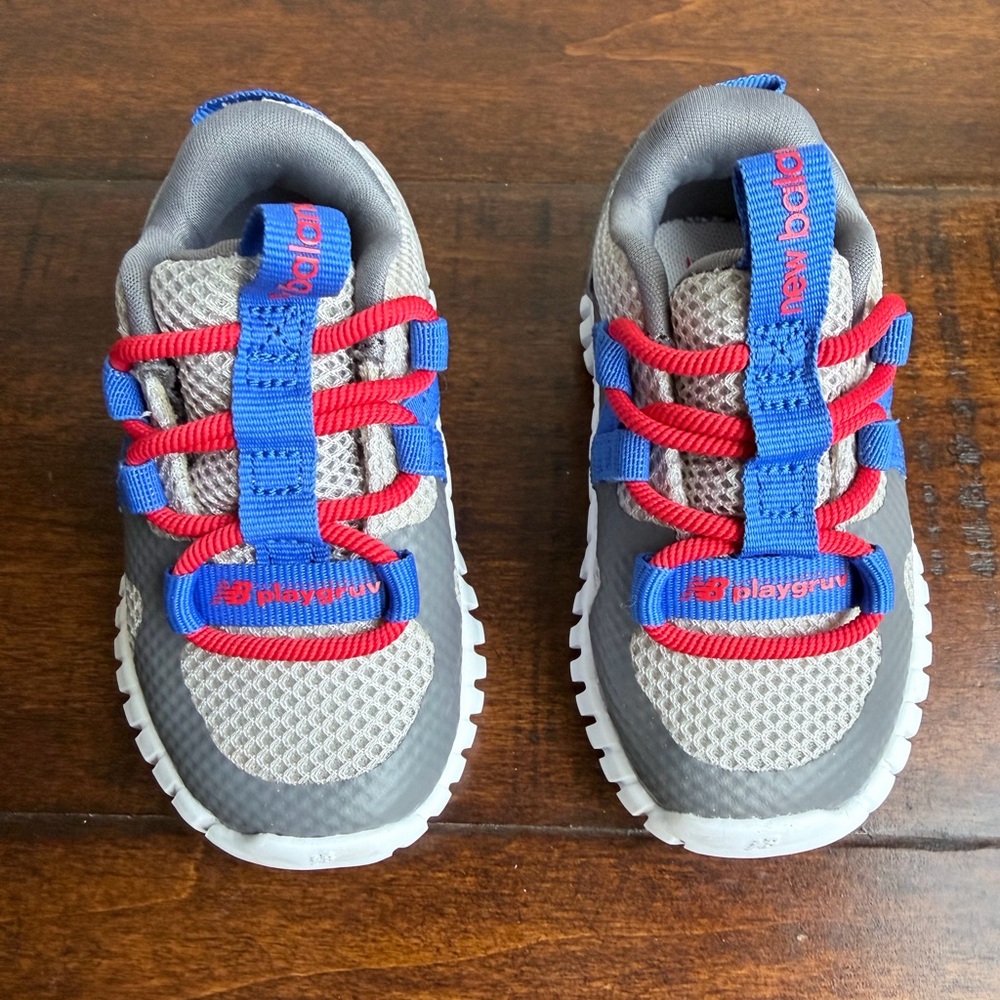 New Balance Toddler Size 4 Playgruv V2 Bungee Sneaker Gray Red Blue Easy On